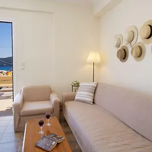 https://house-of-hats-next-to-the-coast-karavomylos.kefaloniahotels.net